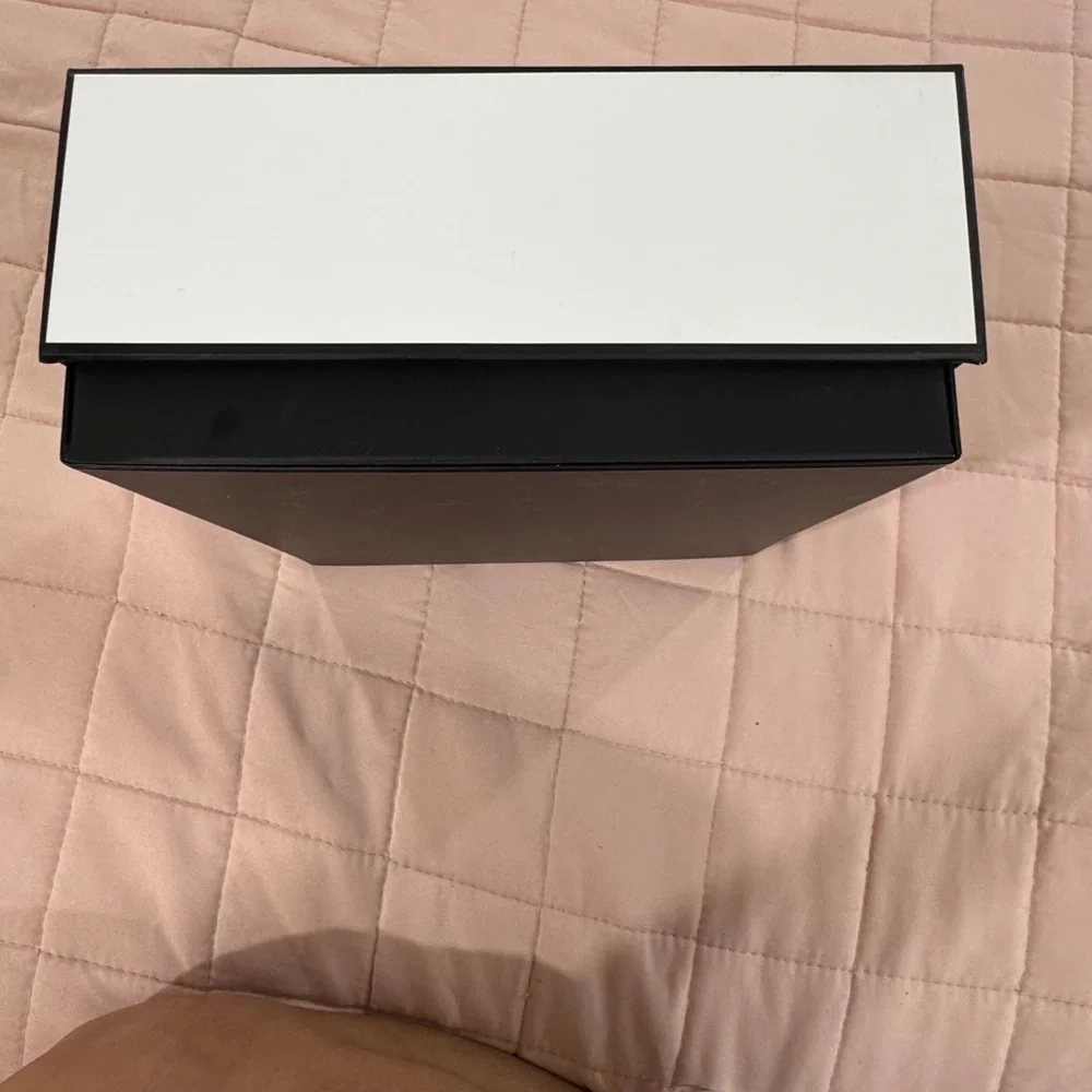 Gift Box with Ribbon - Picture 5 of 10